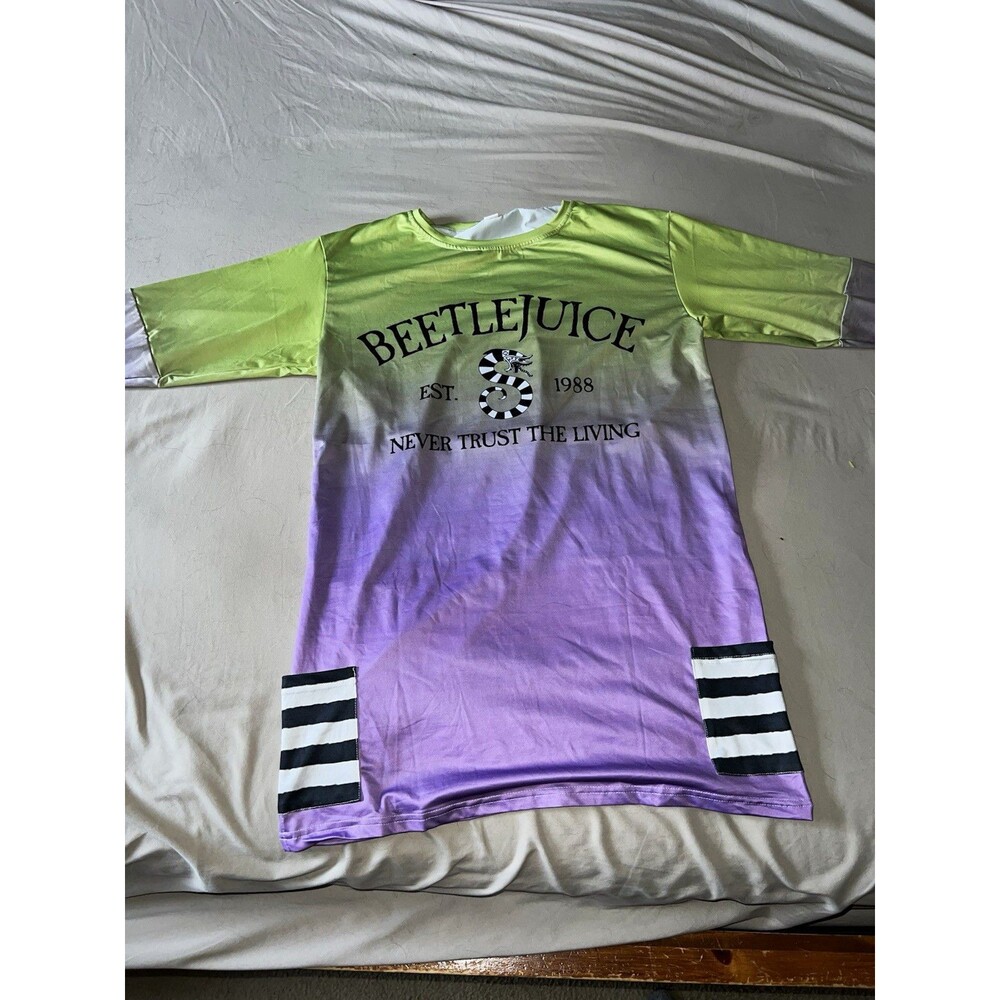 Beetlejuice Women’s L Long Sleeve Gradient Raglan Pocket Tee Never Trust Living